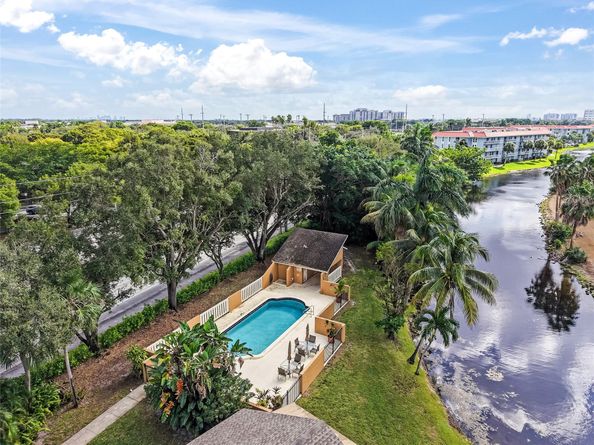 221 SW 87th Ter, Plantation FL 33324