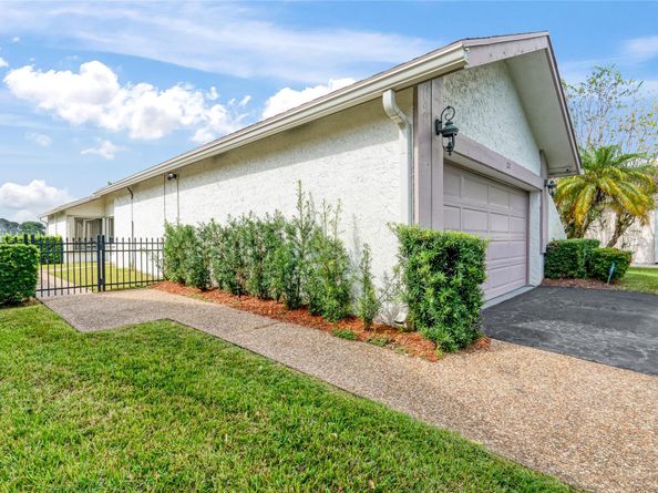 221 SW 87th Ter, Plantation FL 33324