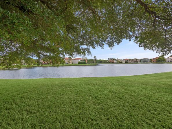 9822 Scribner Lane, Wellington FL 33414
