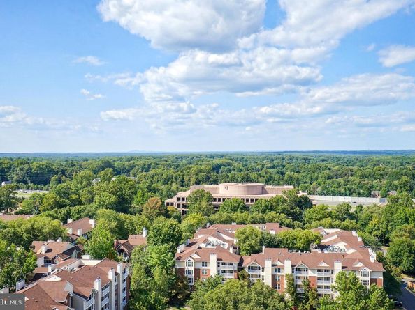 8220 Crestwood Heights Drive 1403, Mclean VA 22102