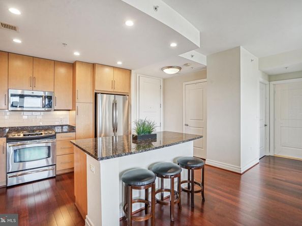 8220 Crestwood Heights Drive 1403, Mclean VA 22102
