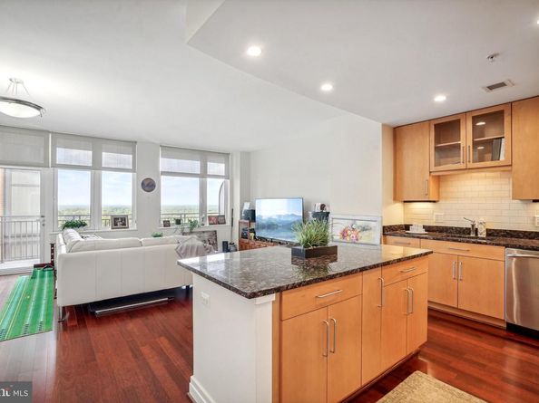 8220 Crestwood Heights Drive 1403, Mclean VA 22102