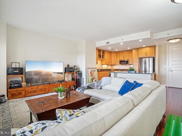 8220 Crestwood Heights Drive 1403, Mclean VA 22102