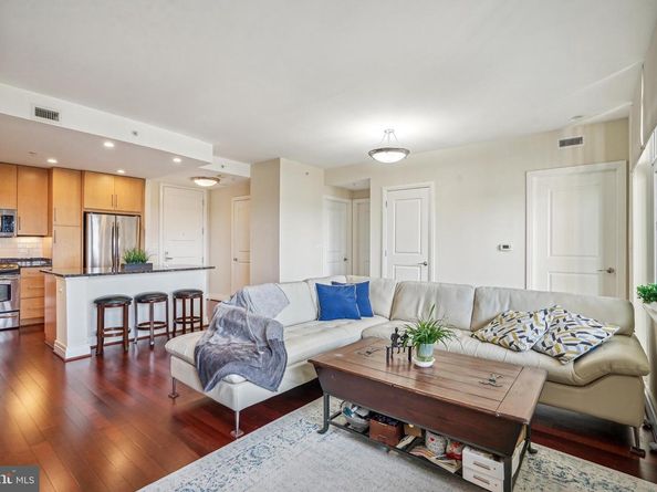 8220 Crestwood Heights Drive 1403, Mclean VA 22102
