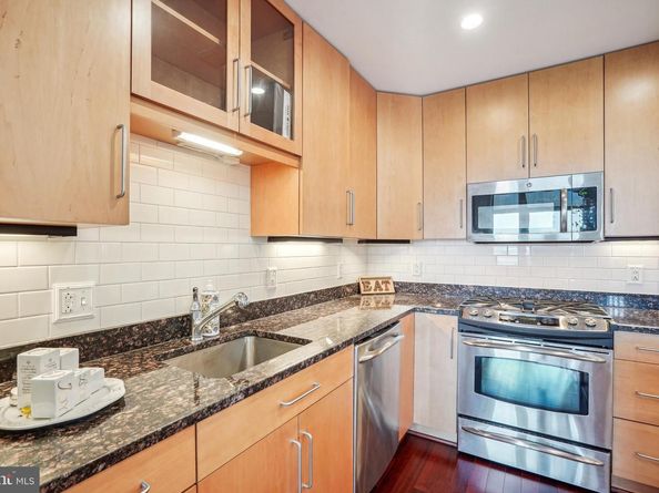 8220 Crestwood Heights Drive 1403, Mclean VA 22102