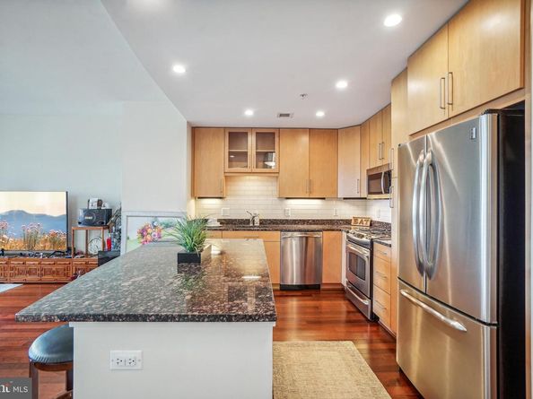 8220 Crestwood Heights Drive 1403, Mclean VA 22102