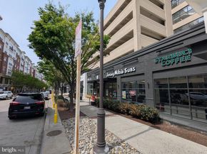 8183 Carnegie Hall Court 209, Vienna VA 22180