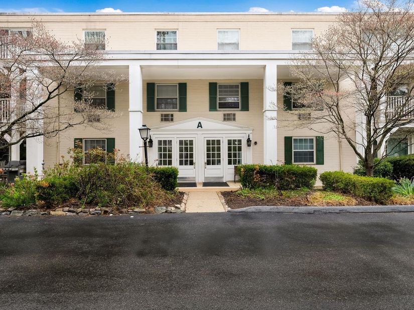 250 Ridge Pike CONDO 337, Lafayette Hill, PA 19444 - For Sale