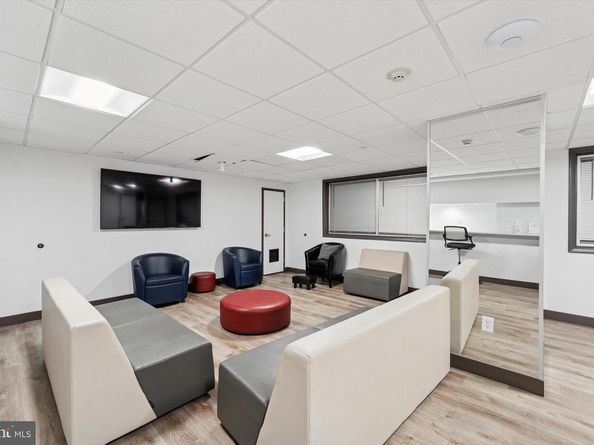 2101 Chestnut Street 819, Philadelphia PA 19103
