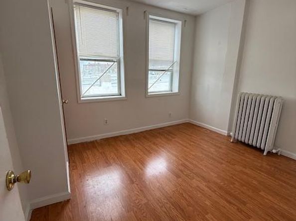 1833 S 5TH Street, Philadelphia PA 19148