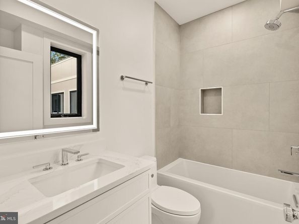 507 L Street NE 3B, Washington DC 20002