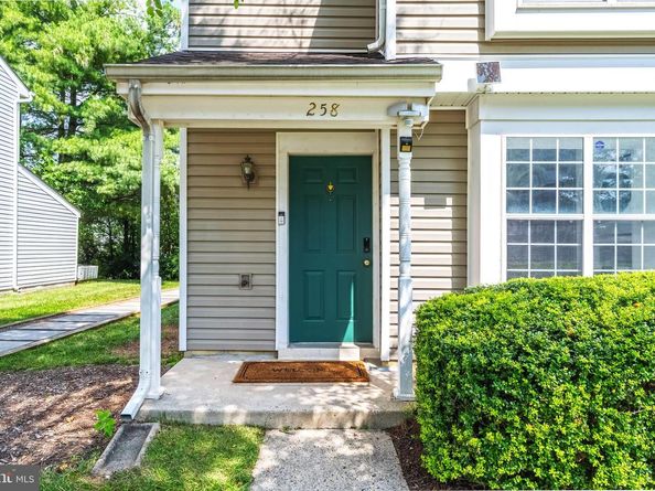 258 Coventry Square, Sterling VA 20164
