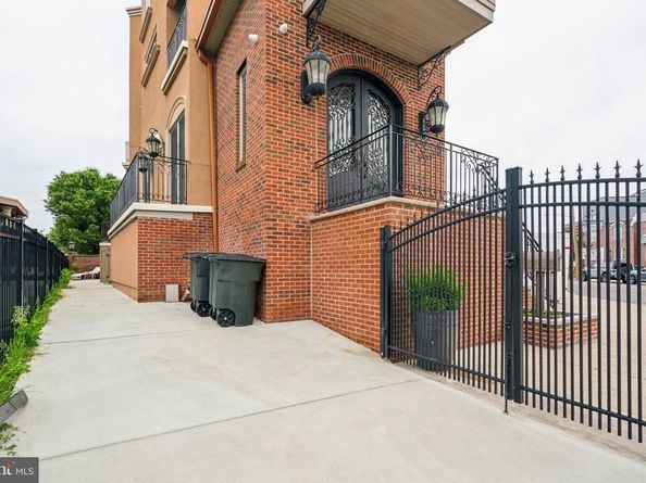 3135 S Uber Street, Philadelphia PA 19145