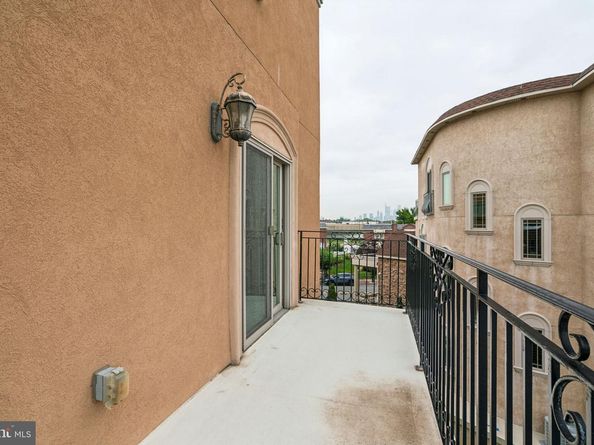 3135 S Uber Street, Philadelphia PA 19145