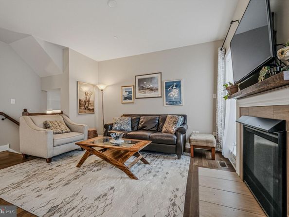 208 Jackdaw Alley 208, Media PA 19063