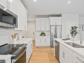 1669 Bandit Loop 109A, Reston VA 20190