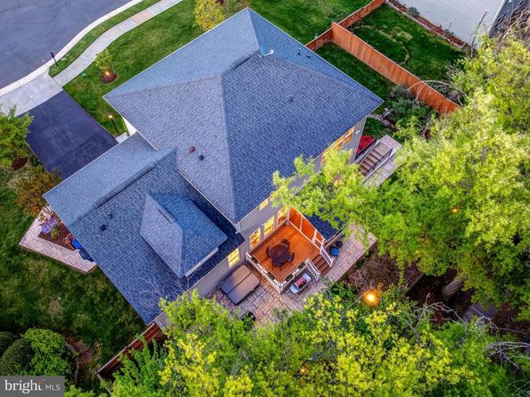 105 Heglar Oaks Court, Herndon VA 20170