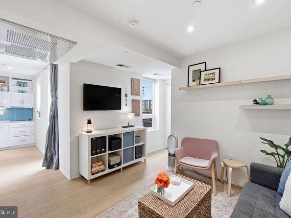 2424 17TH Street NW 104, Washington DC 20009