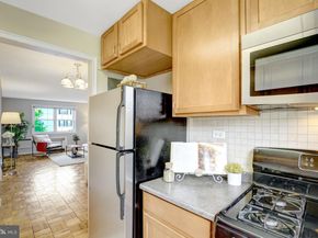 4352 N Pershing Drive 43522, Arlington VA 22203