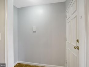 4352 N Pershing Drive 43522, Arlington VA 22203