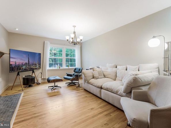 1123 Moorefield Hill Court SW, Vienna VA 22180