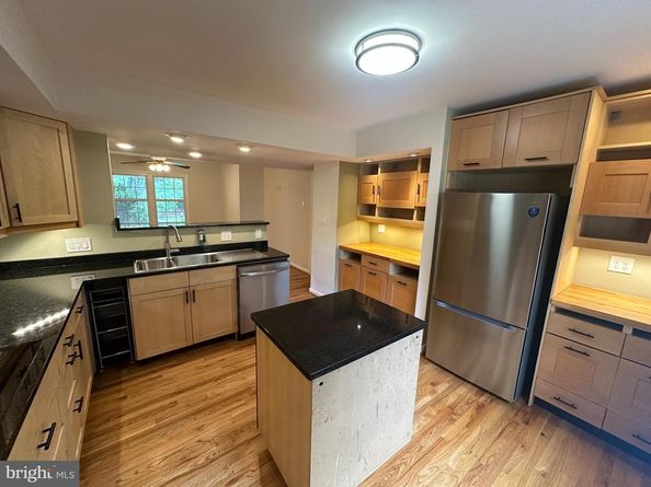 1123 Moorefield Hill Court SW, Vienna VA 22180