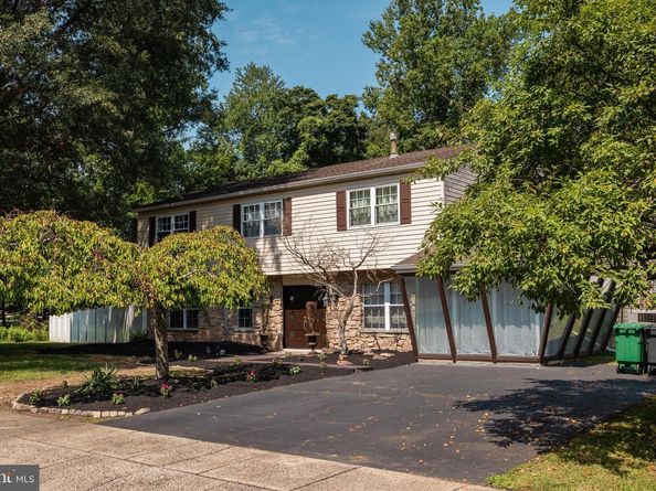 325 Toll Drive, Southampton PA 18966