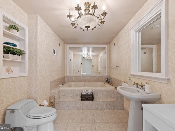 325 Toll Drive, Southampton PA 18966