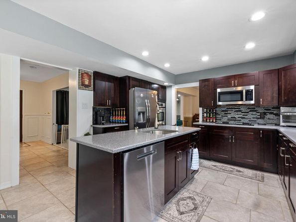 325 Toll Drive, Southampton PA 18966