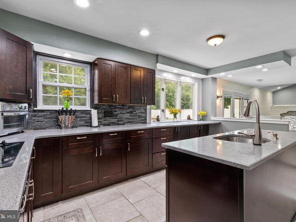 325 Toll Drive, Southampton PA 18966