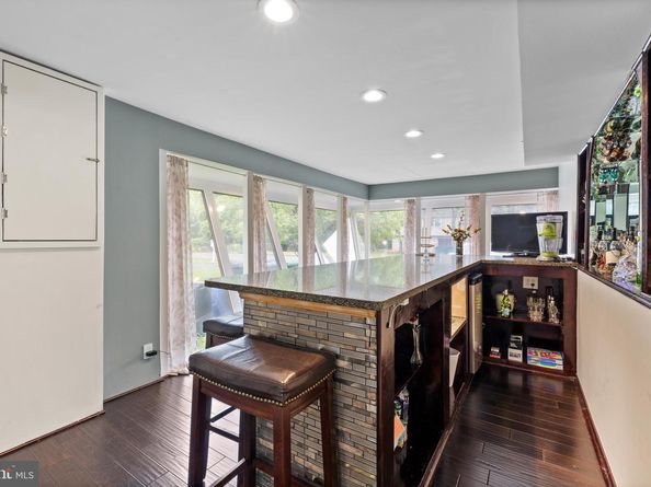 325 Toll Drive, Southampton PA 18966