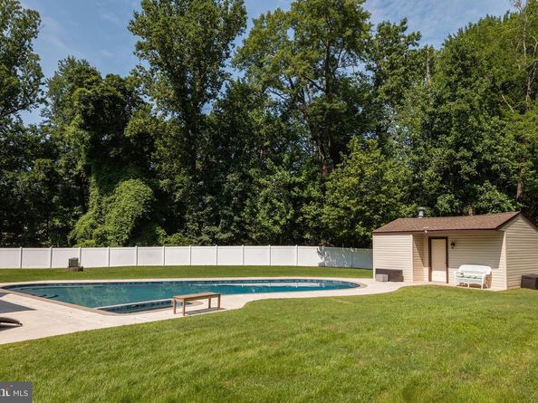 325 Toll Drive, Southampton PA 18966