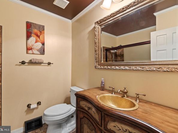 325 Toll Drive, Southampton PA 18966
