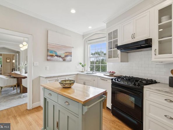 2737 Devonshire Place NW 503, Washington DC 20008