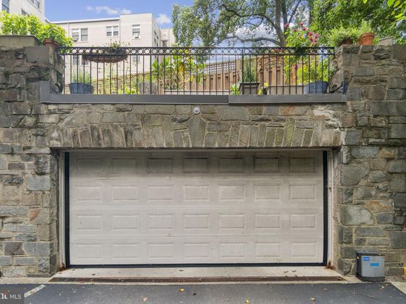 2737 Devonshire Place NW 503, Washington DC 20008