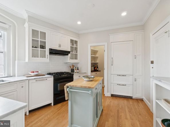 2737 Devonshire Place NW 503, Washington DC 20008