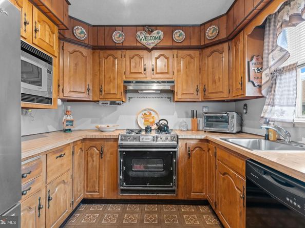 2755 Rhawn Street, Philadelphia PA 19152