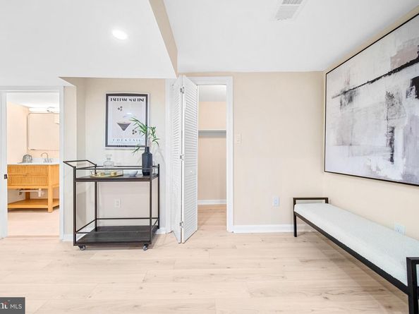 1404 N Powhatan Street, Arlington VA 22205