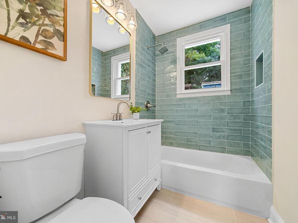 1404 N Powhatan Street, Arlington VA 22205