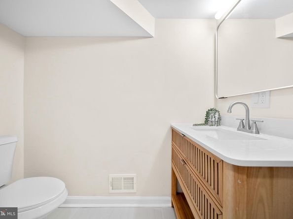 1404 N Powhatan Street, Arlington VA 22205