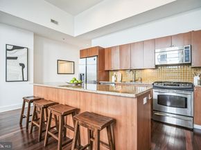 1101 Locust Street 4E, Philadelphia PA 19107