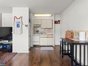 2101 Chestnut Street 705, Philadelphia PA 19103