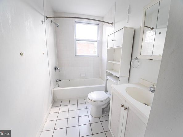 824 S 12TH Street 2, Philadelphia PA 19147