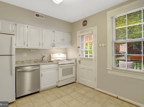 1500 S Barton Street 595, Arlington VA 22204
