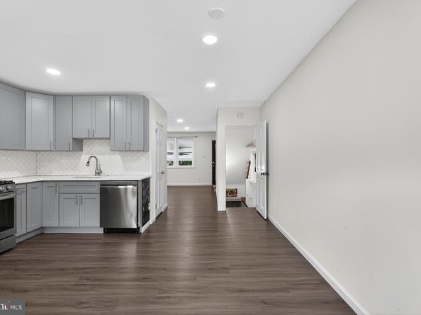 335 Hermitage Street B, Philadelphia PA 19128
