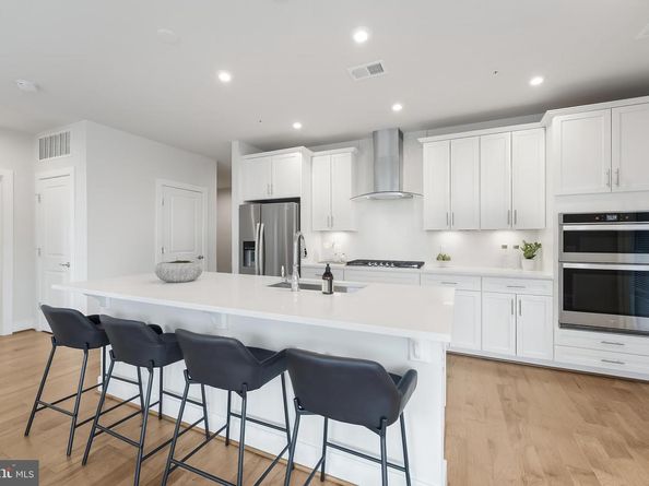 2320 Field Point Road 201, Herndon VA 20171