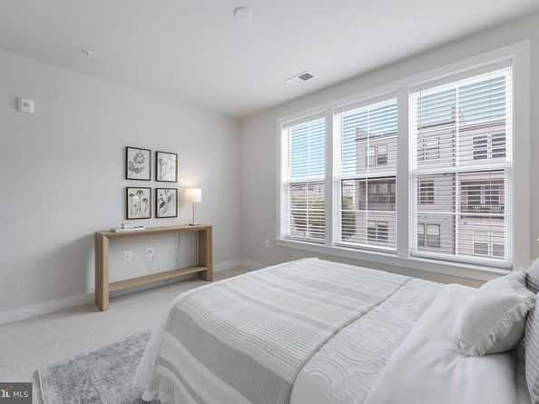 2320 Field Point Road 201, Herndon VA 20171