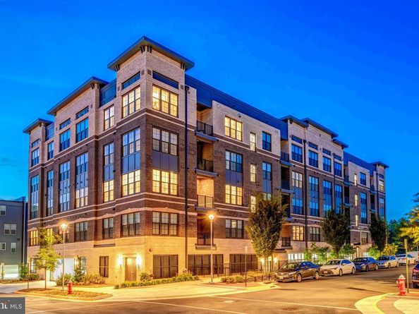 2320 Field Point Road 201, Herndon VA 20171