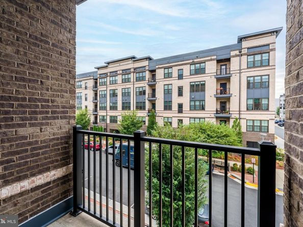 2320 Field Point Road 201, Herndon VA 20171