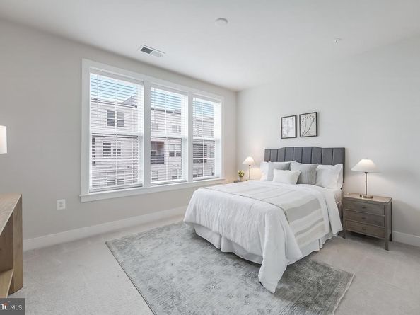 2320 Field Point Road 201, Herndon VA 20171